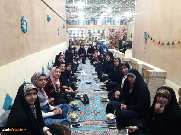 تقدیر از نمایندگان کلاس های آموزشی پردیس فاطمه الزهرا(س) یزد
 2