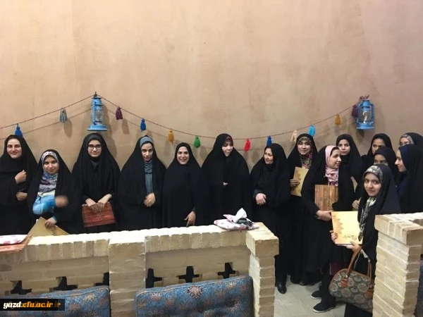 تقدیر از نمایندگان کلاس های آموزشی پردیس فاطمه الزهرا(س) یزد
 2