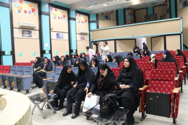 در کانون پرورش فکری کودکان و نوجوانان یزد برگزار شد :

مسابقات بخش ادبی بیست و نهمین مرحله کشوری جشنواره فرهنگی دانشجومعلمان دانشگاه فرهنگیان 14