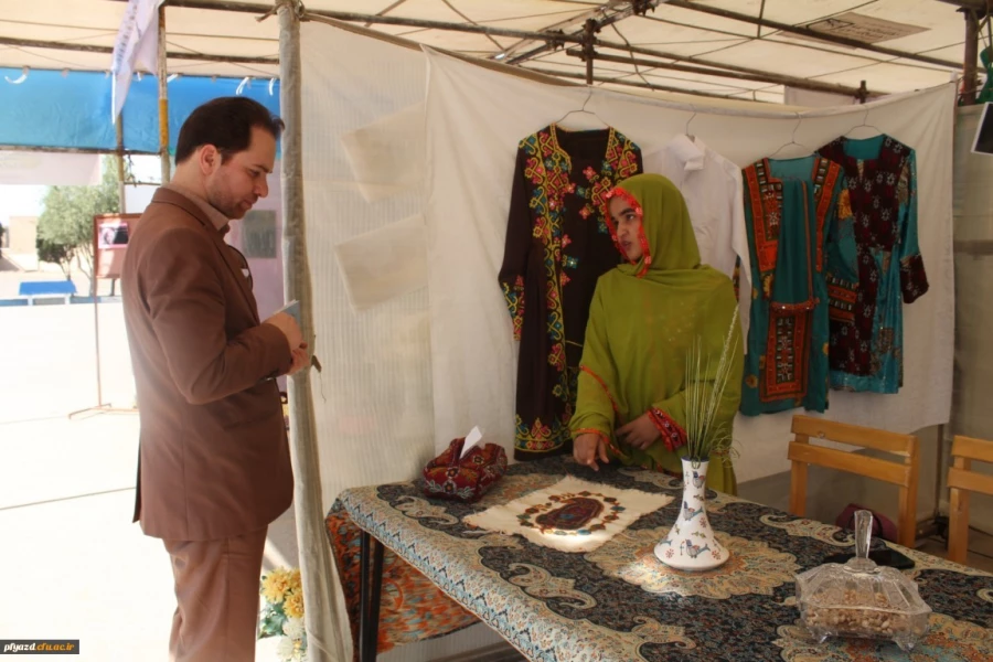 در حاشیه برگزاری مرحله کشوری جشنواره فرهنگی دانشجومعلمان صورت گرفت:

بازدید از نمایشگاه دستاوردها و تولیدات فرهنگی و اجتماعی پردیس های استانی یزد 5