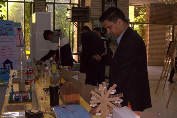 در حاشیه برگزاری مرحله کشوری جشنواره فرهنگی دانشجومعلمان صورت گرفت:

بازدید از نمایشگاه دستاوردها و تولیدات فرهنگی و اجتماعی پردیس های استانی یزد 21