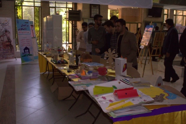 در حاشیه برگزاری مرحله کشوری جشنواره فرهنگی دانشجومعلمان صورت گرفت:

بازدید از نمایشگاه دستاوردها و تولیدات فرهنگی و اجتماعی پردیس های استانی یزد 11