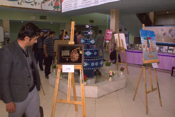 در حاشیه برگزاری مرحله کشوری جشنواره فرهنگی دانشجومعلمان صورت گرفت:

بازدید از نمایشگاه دستاوردها و تولیدات فرهنگی و اجتماعی پردیس های استانی یزد 13