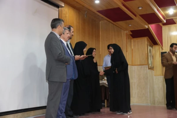 مدیرکل فرهنگی دانشگاه فرهنگیان در اختتامیه مرحله کشوری جشنواره فرهنگی دانشجومعلمان:
 
رسالت اصلی دانشگاه فرهنگیان تربیت نیروی انسانی کیفی است. 14