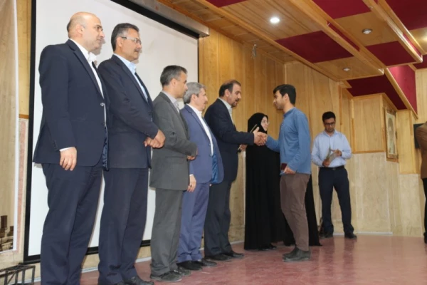 مدیرکل فرهنگی دانشگاه فرهنگیان در اختتامیه مرحله کشوری جشنواره فرهنگی دانشجومعلمان:
 
رسالت اصلی دانشگاه فرهنگیان تربیت نیروی انسانی کیفی است. 19