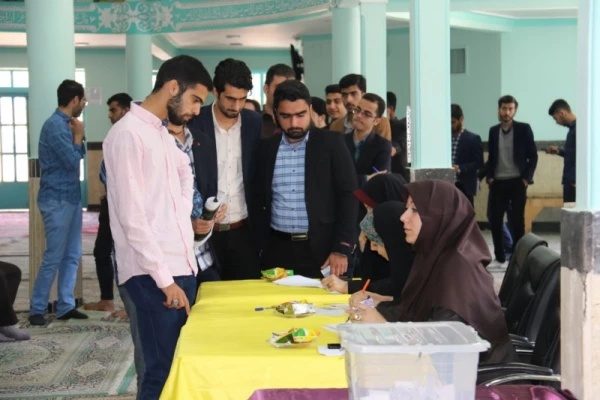 در دانشگاه فرهنگیان یزد برگزار گردید:

انتخابات مدیران مسئول نشریات دانشجویی دانشگاه فرهنگیان
 3