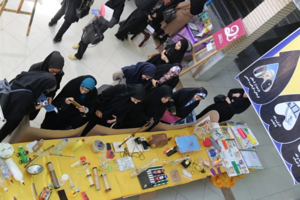 در دهه سرآمدی آموزش انجام شد:

برگزاری نمایشگاه دستاوردهای آموزشی در دانشگاه فرهنگیان یزد

 2