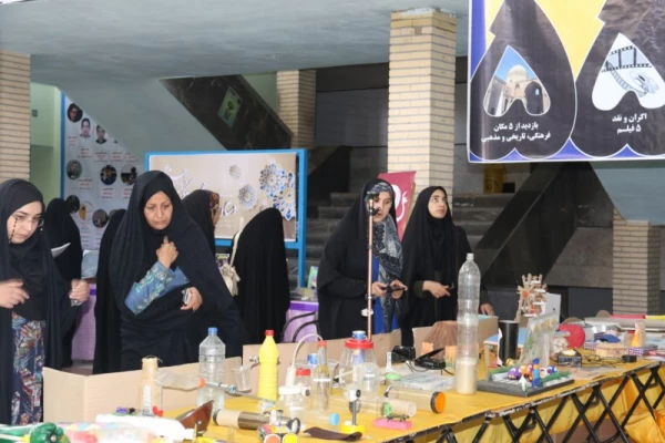 در دهه سرآمدی آموزش انجام شد:

برگزاری نمایشگاه دستاوردهای آموزشی در دانشگاه فرهنگیان یزد

 2