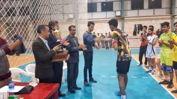 در هفته سراهای دانشجویی برگزار شد:

رقابت های والیبال دانشجو معلمان پردیس شهیدان پاکنژاد 6