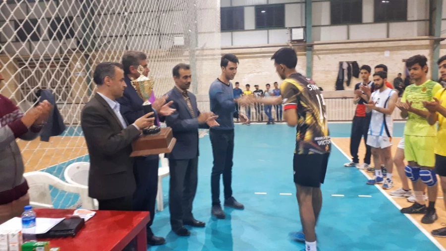 در هفته سراهای دانشجویی برگزار شد:

رقابت های والیبال دانشجو معلمان پردیس شهیدان پاکنژاد 6