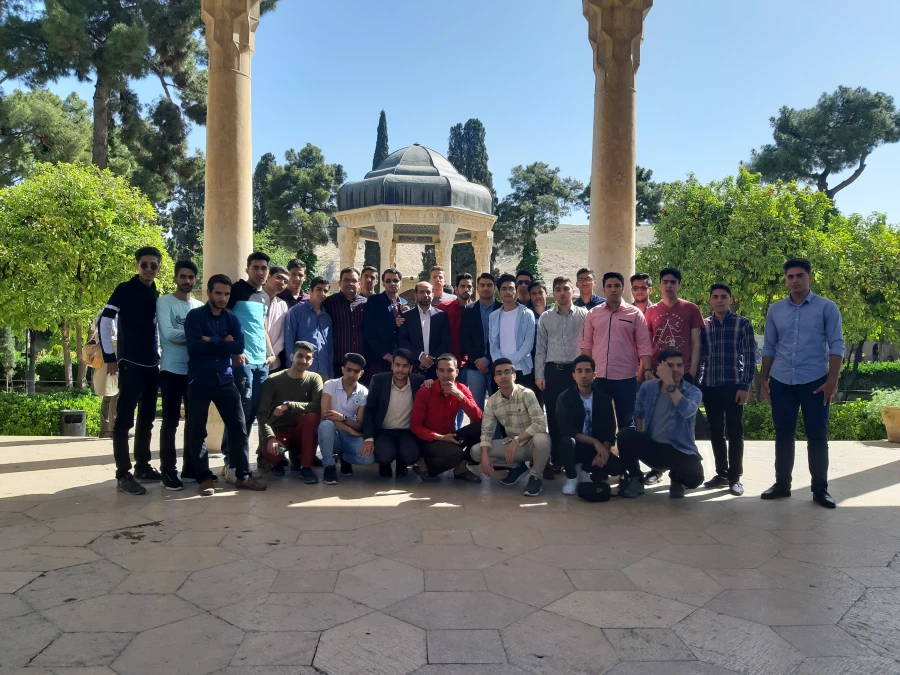 اردوی علمی – تفریحی دانشجویان رشته زبان و ادبیات فارسی دانشگاه فرهنگیان یزد به شیراز 5