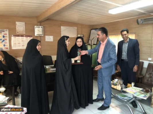 تقدیر و تجلیل از دانش آموخته برتر پردیس فاطمه الزهرا (س) در هفته سرآمدی آموزش
 2