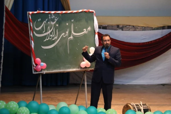 با حضور مسئولان، اساتید و دانشجومعلمان برگزار شد:

جشن ویژه هفته مقام معلم در دانشگاه فرهنگیان یزد ویژه دانشجو معلمان پردیس شهیدان پاک نژاد 
 5