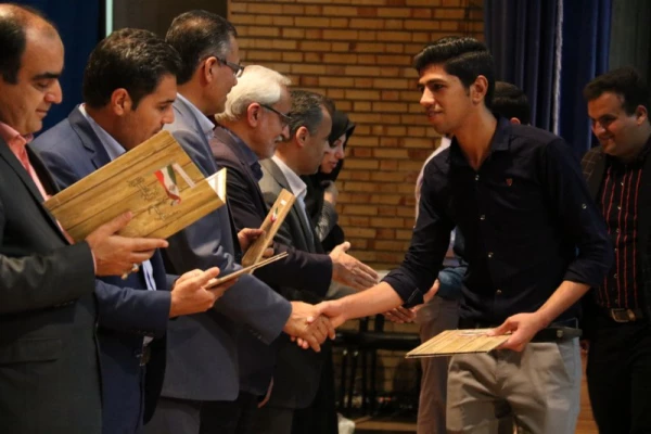 با حضور مسئولان، اساتید و دانشجومعلمان برگزار شد:

جشن ویژه هفته مقام معلم در دانشگاه فرهنگیان یزد ویژه دانشجو معلمان پردیس شهیدان پاک نژاد 
 12