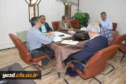 نشست سرپرستان شبانه روزی پردیس شهیدان پاک نژاد یزد با مدیر استان
 4