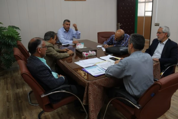 نشست سرپرستان شبانه روزی پردیس شهیدان پاک نژاد یزد با مدیر استان
 5