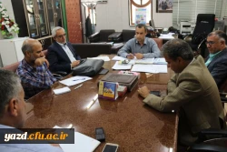 نشست سرپرستان شبانه روزی پردیس شهیدان پاک نژاد یزد با مدیر استان
 7