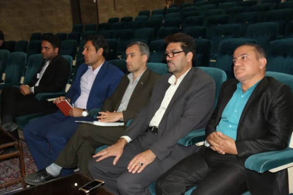 جلسه هم اندیشی با نومعلمان استان به مناسبت دهه سرآمدی آموزش و بزرگداشت مقام معلم در دانشگاه فرهنگیان یزد
 3