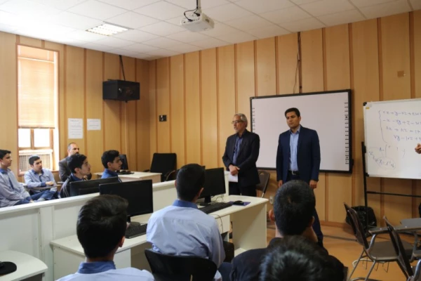 بازدید دانش آموزان مدارس متوسطه از دانشگاه فرهنگیان یزد
 3