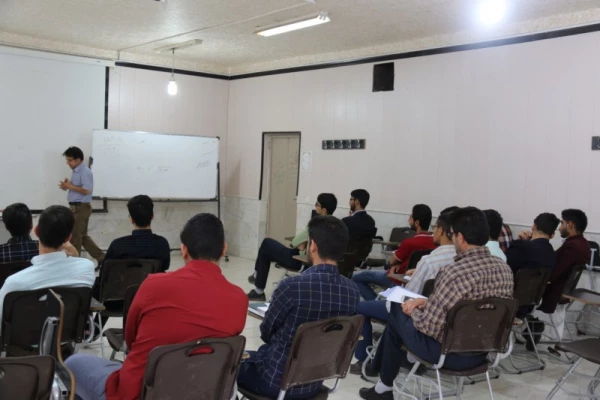 برگزاری کارگاه آموزشی نقد فیلم در پردیس شهیدان پاک نژاد یزد
 3