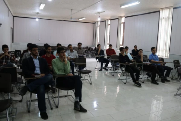 برگزاری کارگاه آموزشی نقد فیلم در پردیس شهیدان پاک نژاد یزد
 5