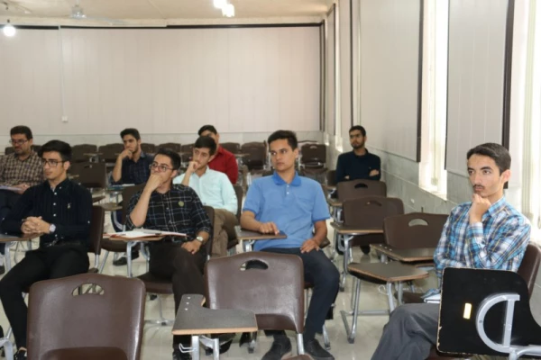 برگزاری کارگاه آموزشی نقد فیلم در پردیس شهیدان پاک نژاد یزد
 7