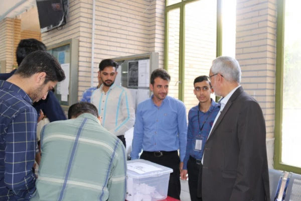 جلوه ای مهم از مشارکت دانشجو معلمان:

برگزاری انتخابات شورای صنفی دانشجومعلمان پردیس های دانشگاه فرهنگیان یزد
 8