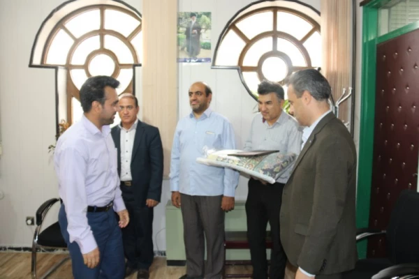 به مناسبت روز ملی روابط عمومی:

تقدیر از روابط عمومی دانشگاه فرهنگیان یزد
 4