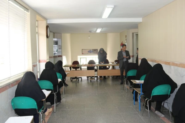بازدید مدیر امور پردیس های استانی از روند برگزاری امتحانات پایان نیمسال دوم پردیس های استان یزد
 5