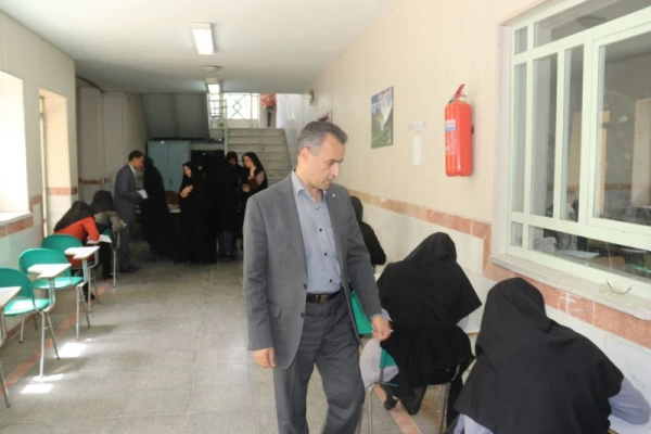 بازدید مدیر امور پردیس های استانی از روند برگزاری امتحانات پایان نیمسال دوم پردیس های استان یزد
 6