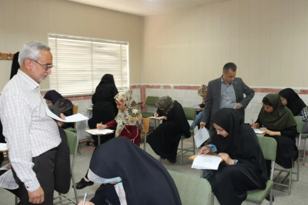 بازدید مدیر امور پردیس های استانی از روند برگزاری امتحانات پایان نیمسال دوم پردیس های استان یزد
 8