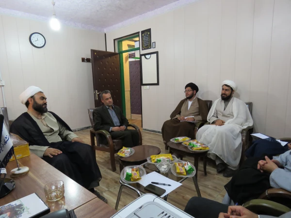 نشست صمیمی ائمه جماعت پردیسهای استان یزد با مدیریت استان ومسئول نهاد