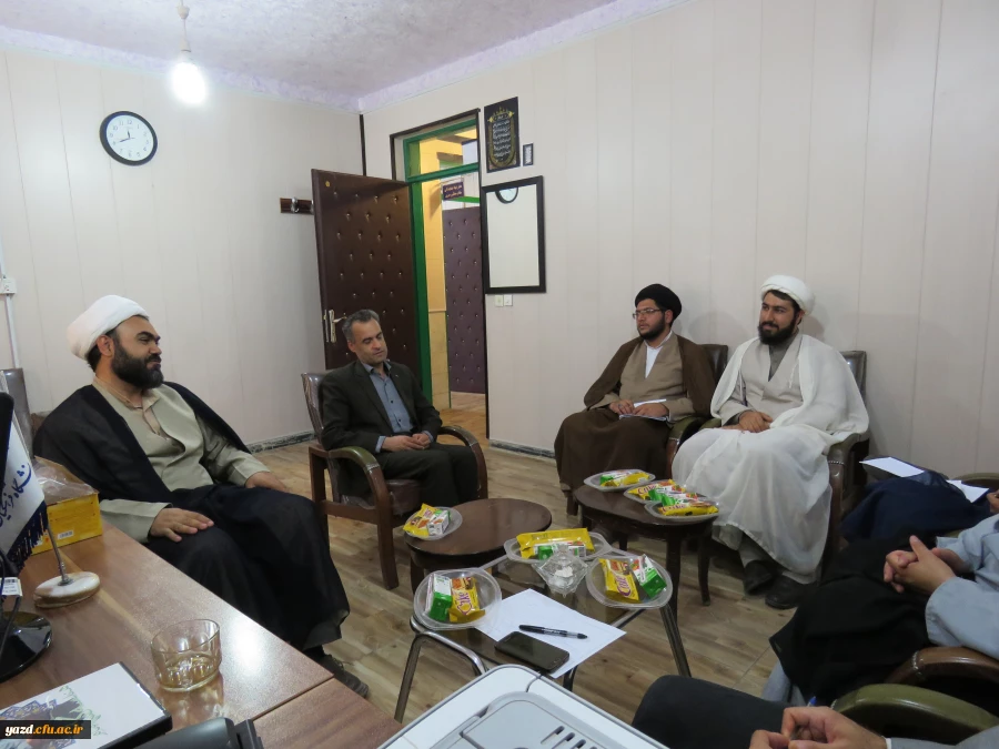 نشست صمیمی ائمه جماعت پردیسهای استان یزد با مدیریت استان ومسئول نهاد