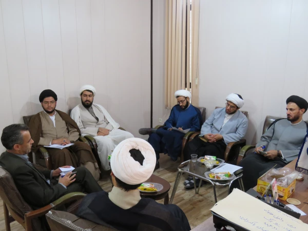 نشست صمیمی ائمه جماعت پردیسهای استان یزد با مدیریت استان ومسئول نهاد