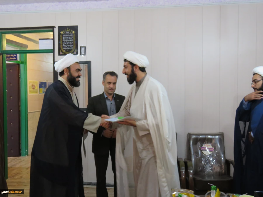 نشست صمیمی ائمه جماعت پردیسهای استان یزد با مدیریت استان ومسئول نهاد