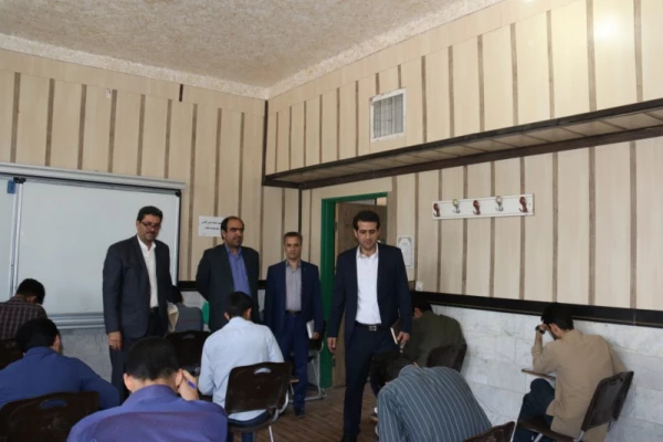 بازدید مدیران حوزه معاونت آموزش و تحصیلات تکمیلی دانشگاه فرهنگیان از حوزه های امتحانی پردیس های استان یزد
 4
