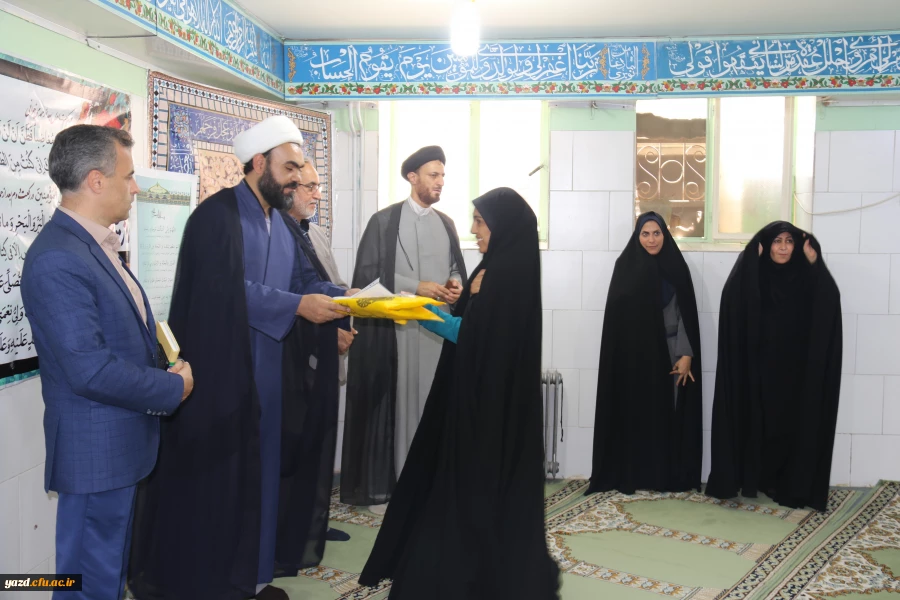مراسم تجلیل از خادمان و فعالان عرصه نماز، قرآن وعترت دانشگاه فرهنگیان یزد