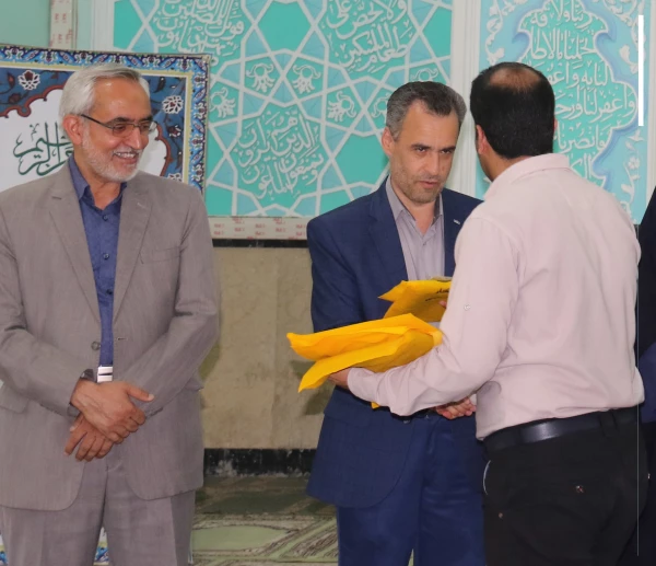 مراسم تجلیل از خادمان و فعالان عرصه نماز، قرآن وعترت دانشگاه فرهنگیان یزد
