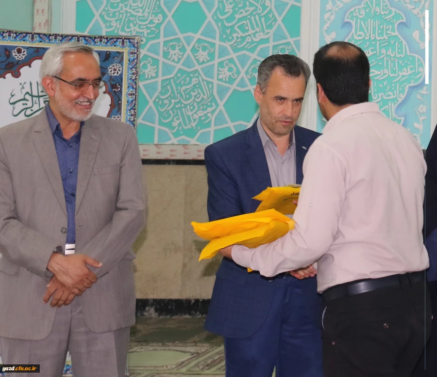 مراسم تجلیل از خادمان و فعالان عرصه نماز، قرآن وعترت دانشگاه فرهنگیان یزد