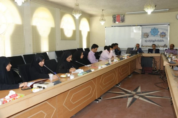 نشست مسئولین دانشگاه فرهنگیان یزد با اعضای جدید شورای صنفی پردیس های استانی
 3