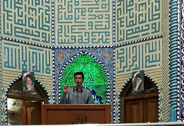 مسئول بسیج دانشجویی دانشگاه فرهنگیان استان سخنران پیش از خطبه های نماز جمعه شهر یزد 2