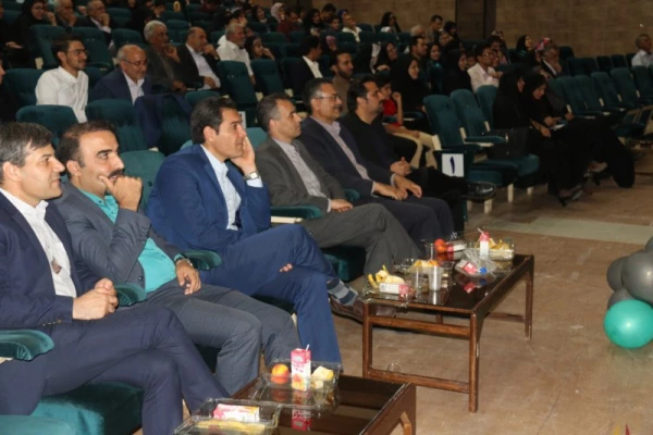 برگزاری مراسم دانش آموختگی دانشجومعلمان ورودی 94 پردیس های استانی دانشگاه فرهنگیان یزد 8