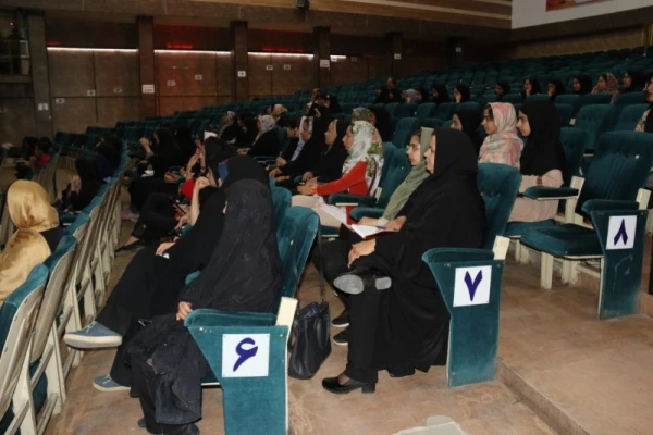 به همت مرکز مشاوره و خدمات روان شناختی پردیس شهیدان پاک نژاد دانشگاه فرهنگیان یزد برگزارشد:

 همایش رایگان انتخاب رشته کنکور سراسری 98 6