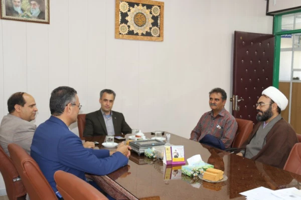 دیدار فرماندار شهرستان ابرکوه با مدیر پردیس های استان یزد
 3