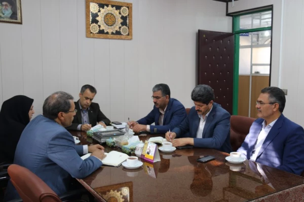 دیدار معاون آموزش ابتدایی اداره کل آموزش و پرورش استان با مدیر پردیس های استان یزد
 3