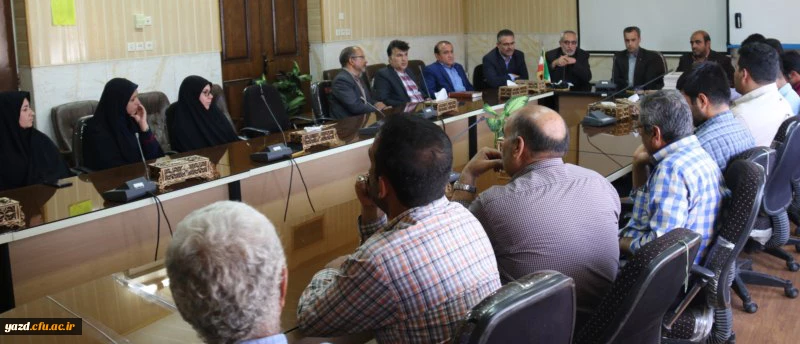 مراسم تکریم و تجلیل از تلاش های نیروهای شرکتی دانشگاه فرهنگیان یزد

 2