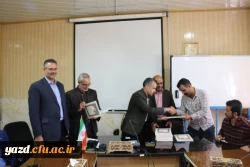 مراسم تکریم و تجلیل از تلاش های نیروهای شرکتی دانشگاه فرهنگیان یزد

 4