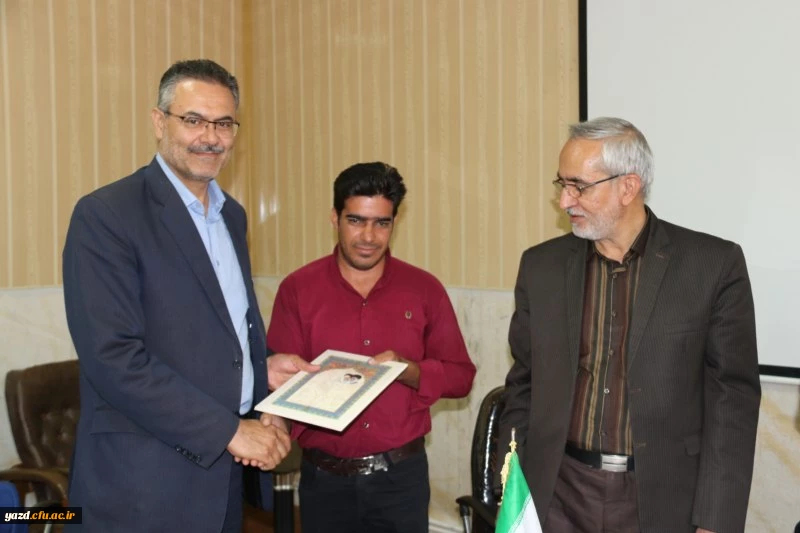 مراسم تکریم و تجلیل از تلاش های نیروهای شرکتی دانشگاه فرهنگیان یزد

 6