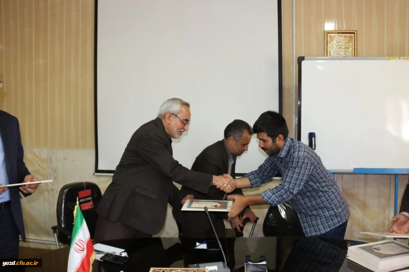 مراسم تکریم و تجلیل از تلاش های نیروهای شرکتی دانشگاه فرهنگیان یزد

 7