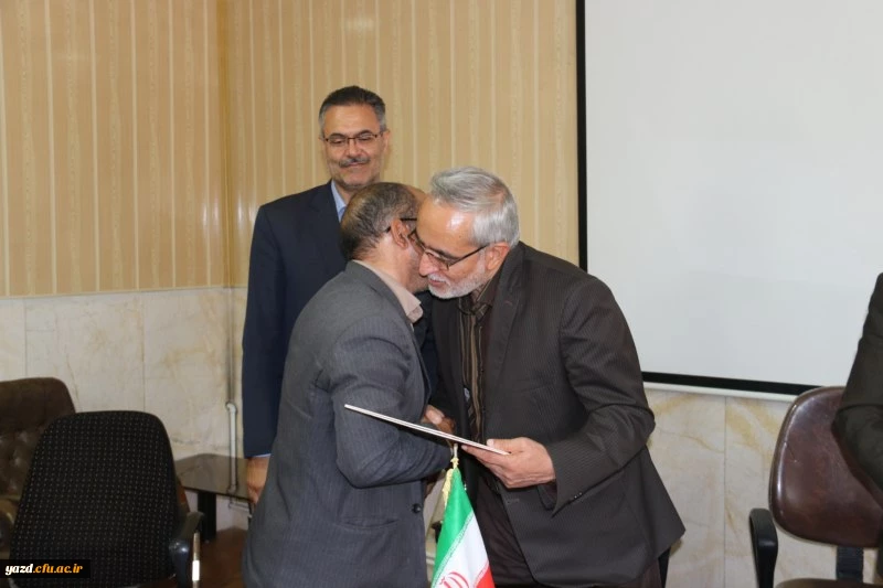 مراسم تکریم و تجلیل از تلاش های نیروهای شرکتی دانشگاه فرهنگیان یزد

 12